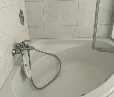 Wohnen am Nordpark. Schöne 2-Zi.-Wohnung mit Küche, Diele, Wannenba... - Photo 4