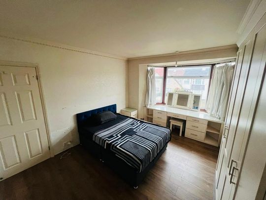 1 bedroom in a house share to rent - Photo 1