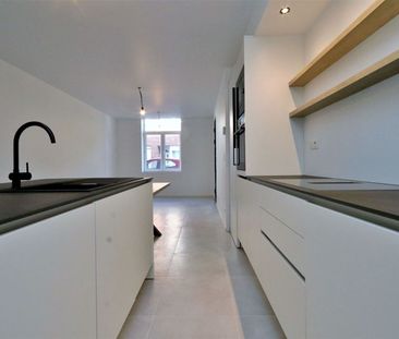 Volledig gerenoveerde energiezuinige (A) woning met 3 slaapkamers +... - Photo 2