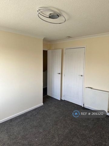 3 bedroom terraced house to rent - Photo 5