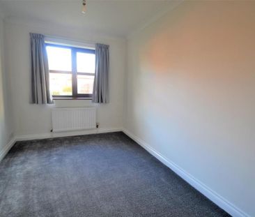 3 bedroom semi-detached bungalow to rent - Photo 4