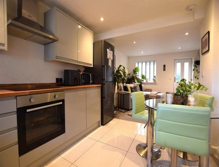 2 Bedroom End Terrace To Let - Photo 2