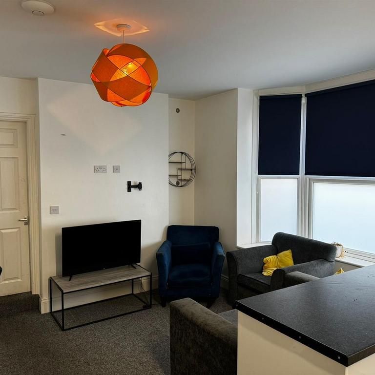 1 bedroom in a house share to rent - Photo 1