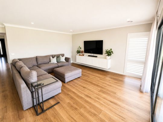 FURNISHED FAMILY HOME IN GRAMMAR PARK! - Photo 1