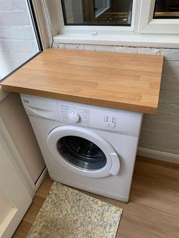 One Room In Student House Swan Road, Gloucester, GL1 - Photo 4