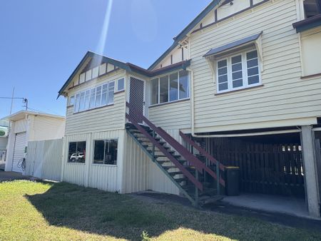 Spacious Unit - Photo 3