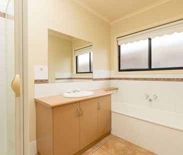 Comfortable Family Living in a Quiet Mildura Court - Photo 5