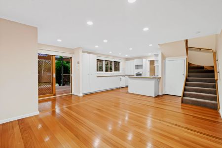 5 Bed, 2 Bath - Photo 4