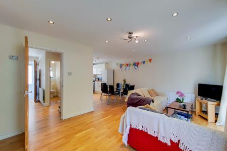 3 bedroom terraced house to rent - Photo 2