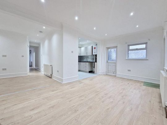 3 bedroom detached bungalow to rent - Photo 1