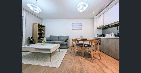 Magnificent FULLY FURNISHED two bedroom apartment with stunning harbour view(Flexible lease term from 3 month) - Photo 2