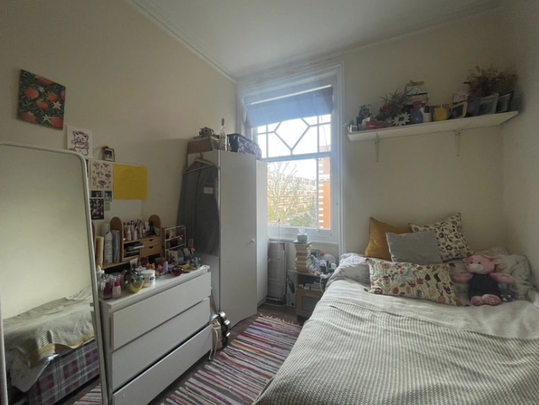 1 bedroom in a flat share to rent - Photo 1