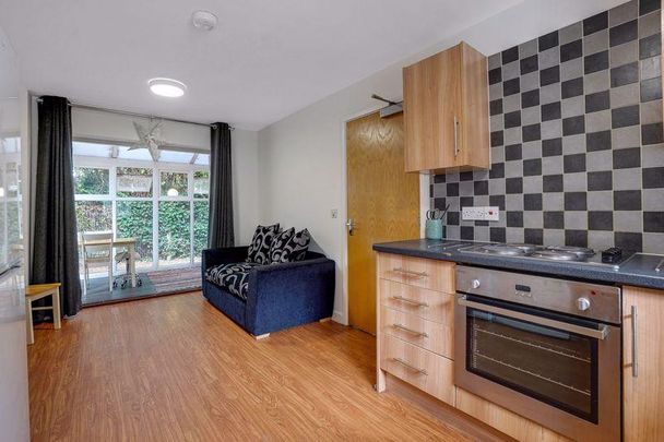 5 bedroom semi-detached house to rent - Photo 1