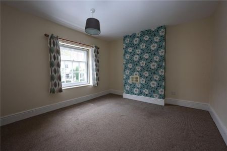 2 bedroom end of terrace house to rent - Photo 2