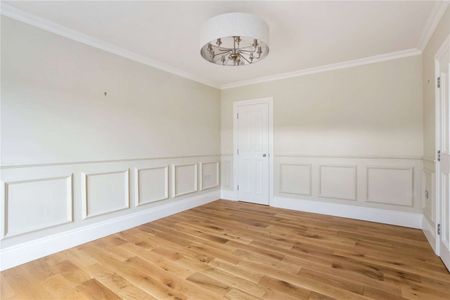 Luxury three bedroom mews house located in the heart of St Albans City centre - Photo 2