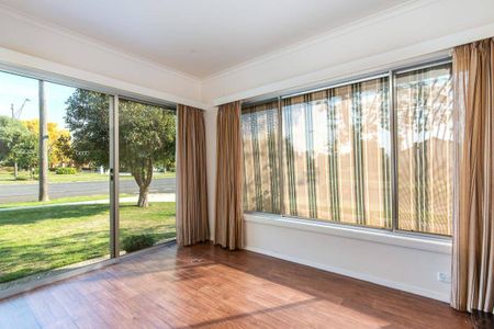 Neat & Tidy Two Bedroom Home - Photo 4