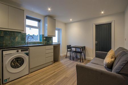 1 bedroom private hall to rent - Photo 3