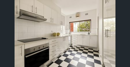 Spacious Private Apartment with Natural Light - Photo 5