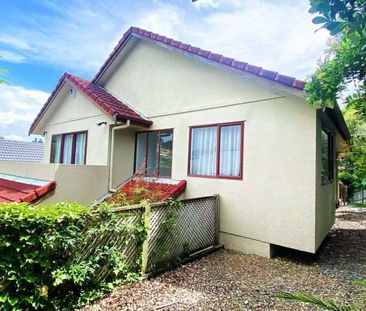 Spacious family home in Browns Bay - Photo 2