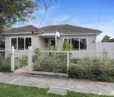 “A Real Charmer” - Photo 4