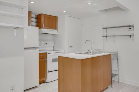 For Lease - 321 Palmerston Boulevard Unit# Coach House, Toronto, Ontario - Photo 5