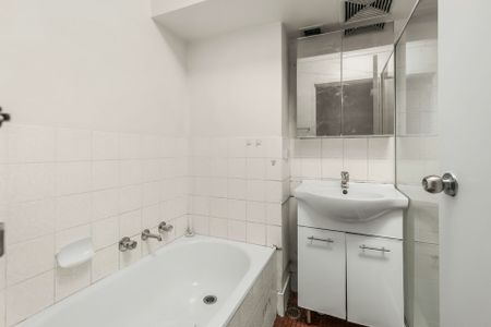 2 Bedroom Apartment Conveniently Located - Photo 4