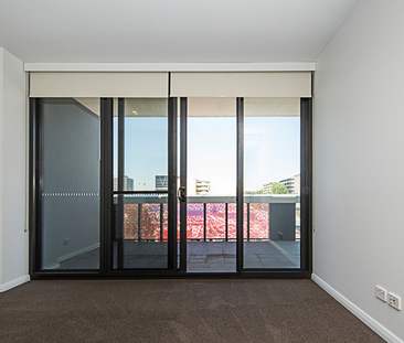 Brilliant Two-Bedroom In A Fantastic Location - Photo 6