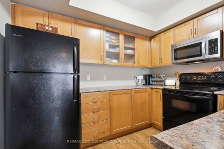 Condo Townhouse For Lease | C8058018 - Photo 5