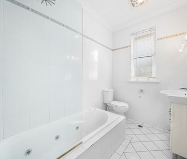 Modern Living - Photo 3