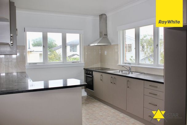 Discover your new home in the heart of Mount Roskill, Auckland! - Photo 1
