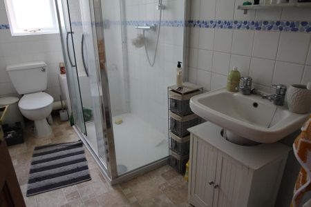 2 bedroom semi-detached house to rent - Photo 5