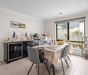 Large Family Home in Berwick - Photo 4