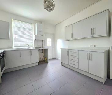 2 bedroom terraced house to rent - Photo 4