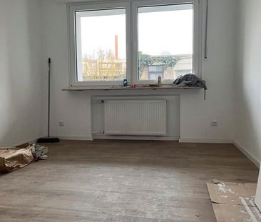 Erstbezug nach Komplettsanierung - 3-Raum-Wohnung / Balkon / EG - Photo 1