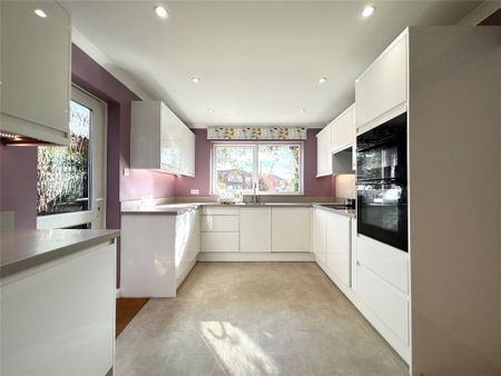 4 bedroom detached house to rent - Photo 3