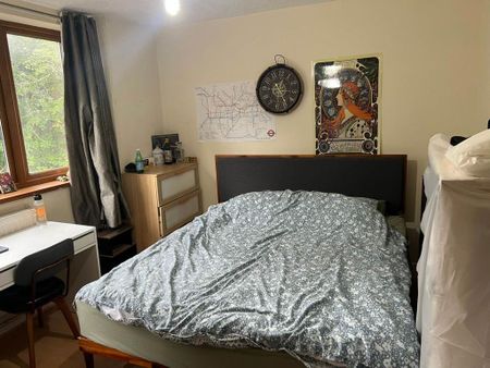 1 bedroom in a house share to rent - Photo 5