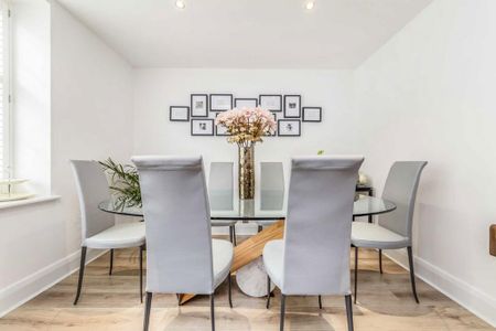 3 bedroom flat to rent - Photo 2