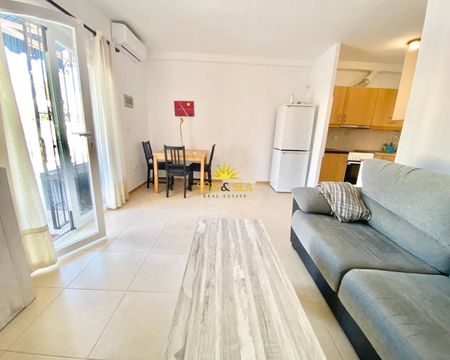 BUNGALOW WITH 2 BEDROOMS AND 1 BATHROOM IN TORREVIEJA - Photo 4