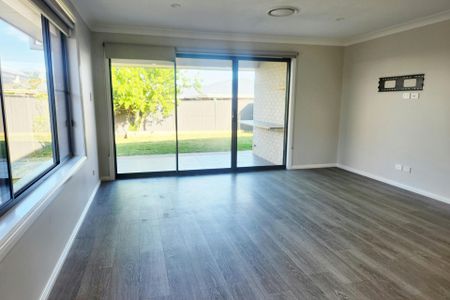 Beautiful 4-Bedroom Family Home with Outdoor Entertaining Area in a Great Neighbourhood! - Photo 2