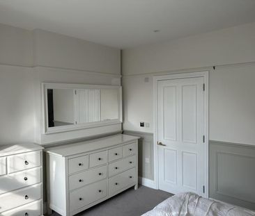 Newly refurbished Edwardian house. Large double,private en suite sh... - Photo 3