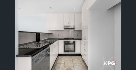 Renovated 3 bedroom pet friendly home - Photo 3