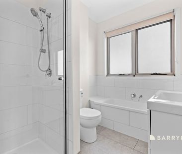 Stylish Sunlit Living in Prime Thomastown Location - Photo 3