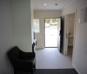 Fully furnished, self contained, studio room! - Photo 4