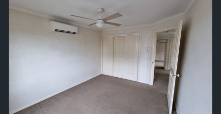 BEAUTIFUL 3 BEDROOM DOUBLE STOREY TOWNHOUSE! - Photo 2