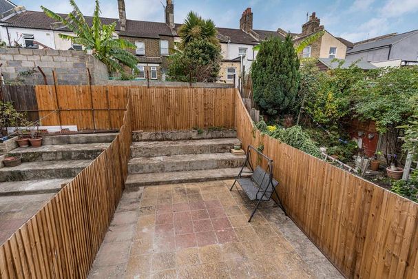 3 bedroom terraced house to rent - Photo 1