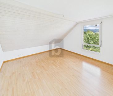LIGHT-FLOODED, SPACIOUS ON TWO FLOORS - Photo 2