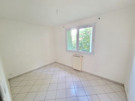 Location Appartement 4 pièces 69m² MARSEILLE 14ème - Photo 4
