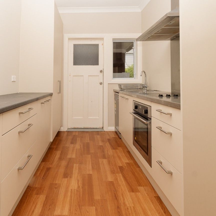 3 Bedroom brick and tile beauty - Photo 1