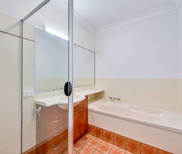 2/7 Coral Avenue, Labrador - Photo 1