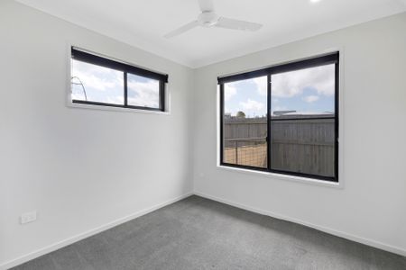 Absolutely Stunning home in the sought after Richmond Hills - Photo 4
